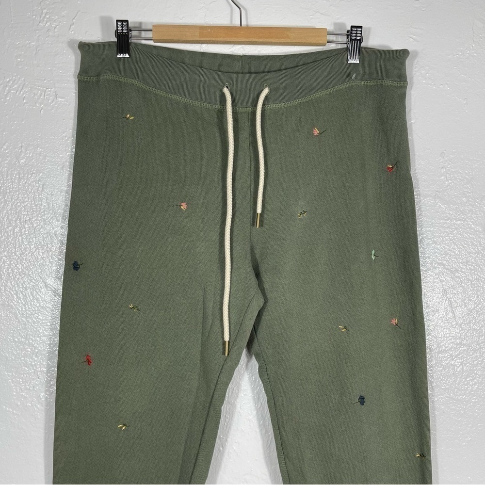 THE GREAT. The Cropped Sweatpants With Tossed Floral Embroidery in Army Sz-3 = L - Picture 4 of 10